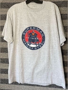 Vintage 90’s Superman Man of Steel SkI Wear Single Stitch Grey T-Shirt Men’s XL